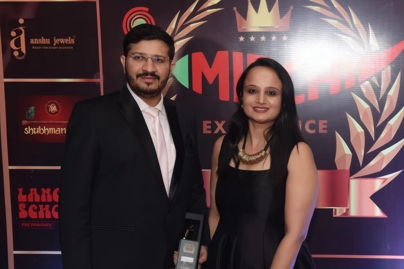 Dr. Priyank Mody and Dr. Mausam Mody at a healthcare excellence event